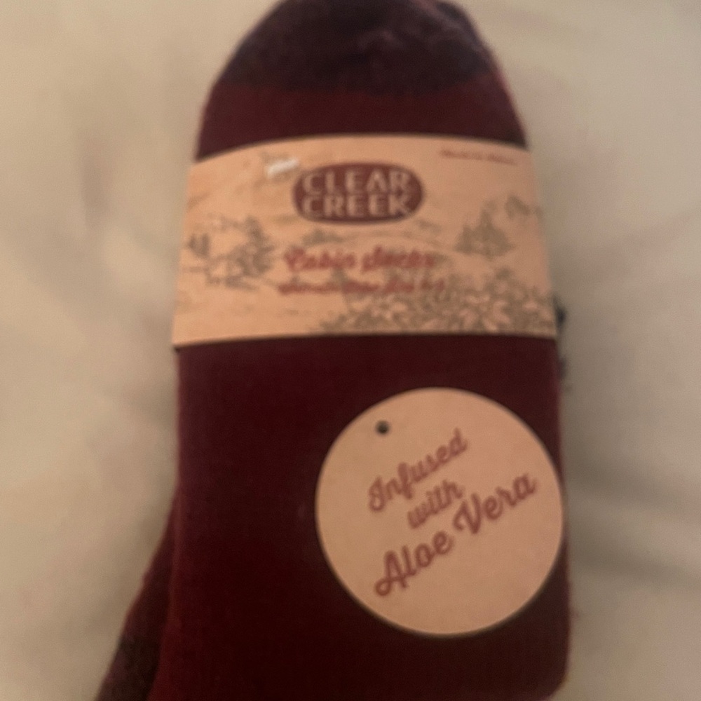 Women’s Burgundy Aloe Vera Socks